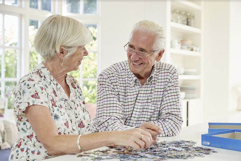 couple putting jigsaw puzzle together